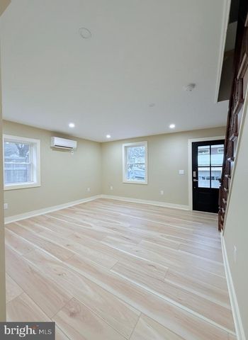 58 GRANTS ALY, Lambertville, NJ 08530