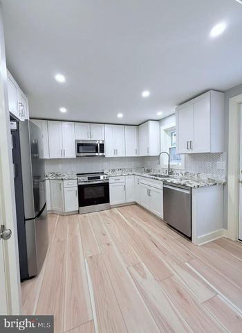 58 GRANTS ALY, Lambertville, NJ 08530