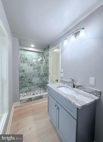 58 GRANTS ALY, Lambertville, NJ 08530