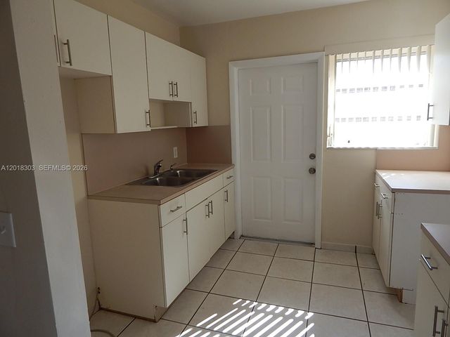 3671 SW 24th St 2, Miami, FL 33145