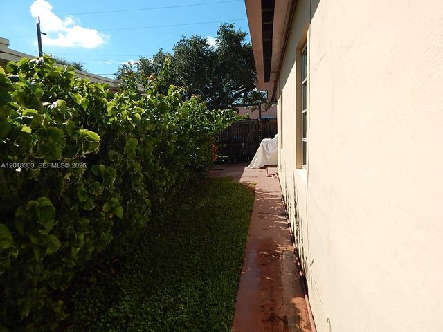 3671 SW 24th St 2, Miami, FL 33145
