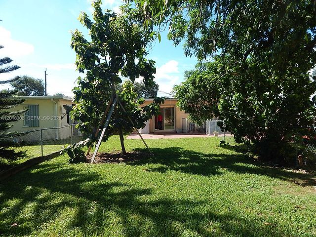 3671 SW 24th St 2, Miami, FL 33145