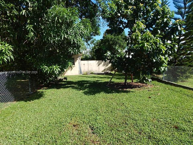 3671 SW 24th St 2, Miami, FL 33145
