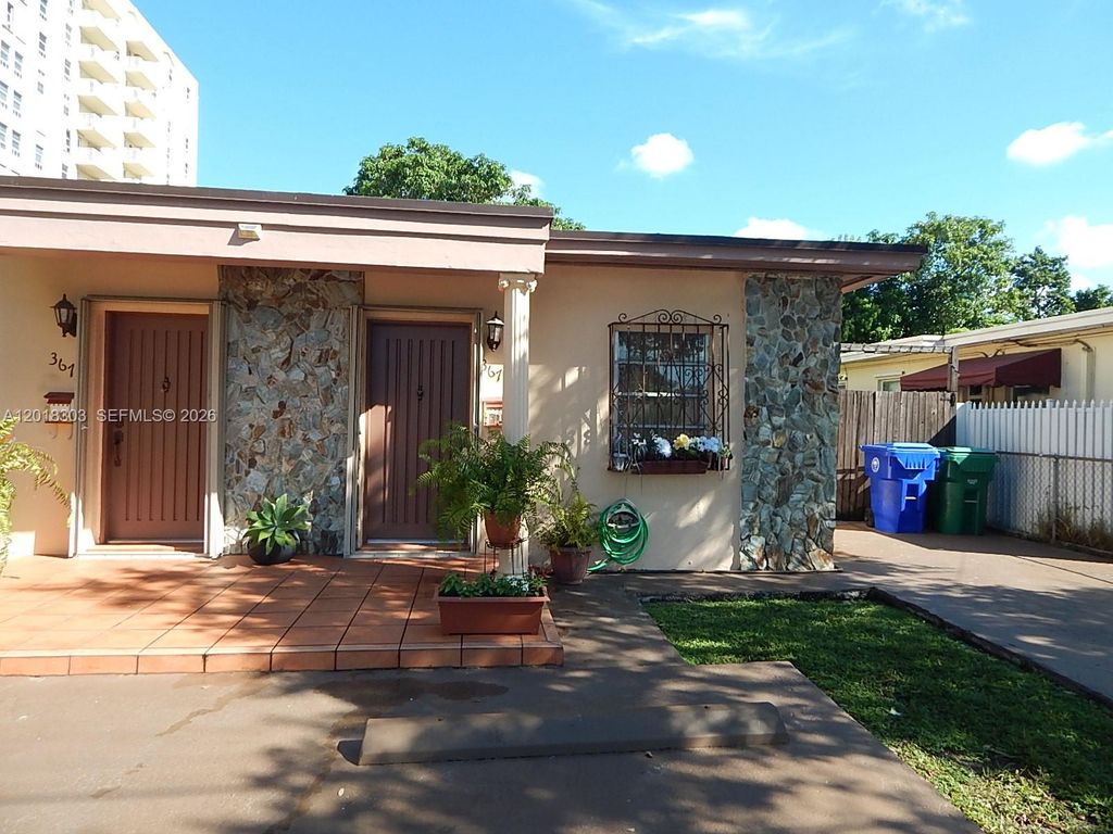 3671 SW 24th St 2, Miami, FL 33145