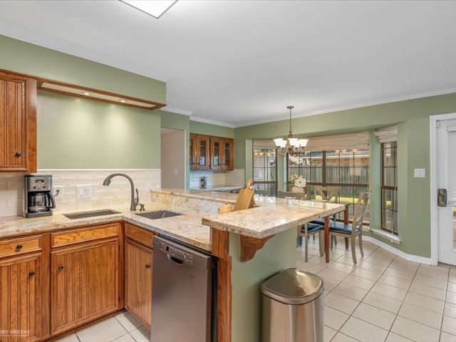 302 Greenacres Boulevard, Bossier City, LA 71111