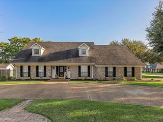 302 Greenacres Boulevard, Bossier City, LA 71111