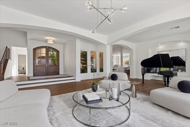 9312 Provence Garden Lane, Las Vegas, NV 89145