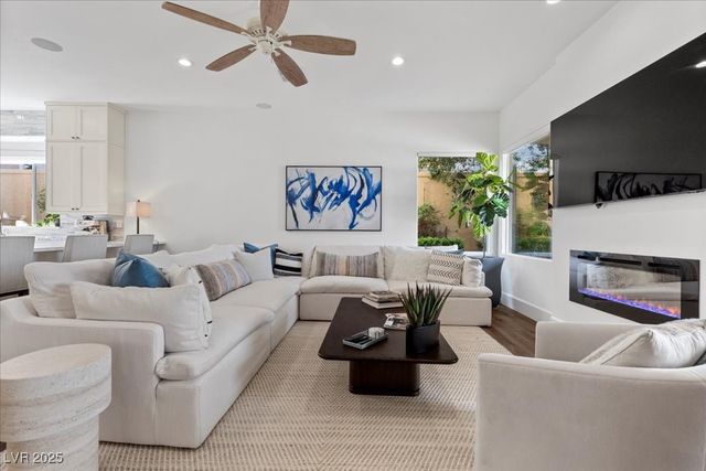 9312 Provence Garden Lane, Las Vegas, NV 89145