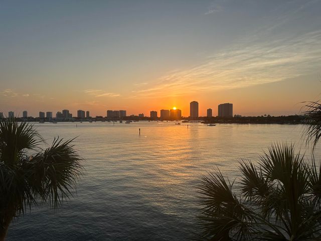 2640 Lake Shore Drive 309, Riviera Beach, FL 33404
