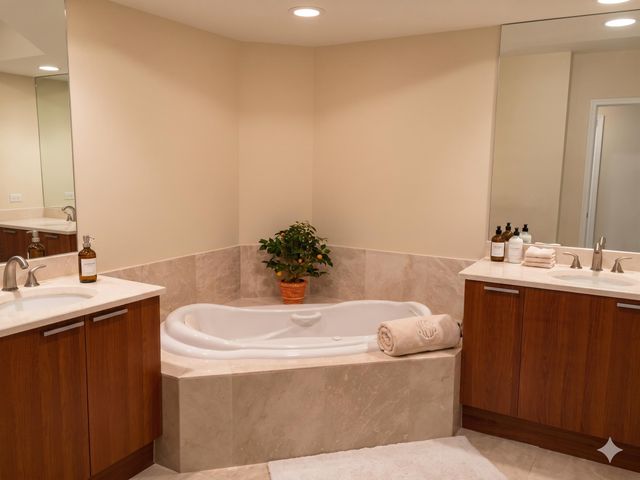 2640 Lake Shore Drive 309, Riviera Beach, FL 33404