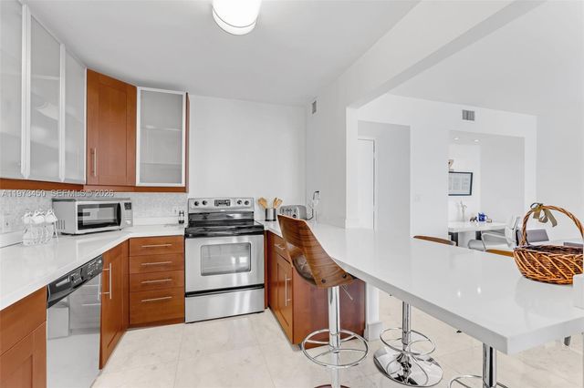 100 Bayview Dr 2007, Sunny Isles Beach, FL 33160