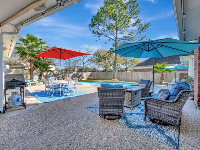 714 Crestwood Drive, El Lago, TX 77586