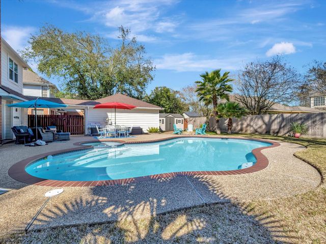 714 Crestwood Drive, El Lago, TX 77586