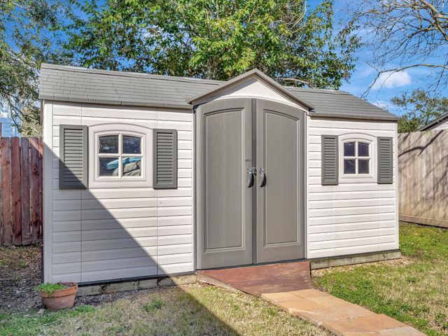 714 Crestwood Drive, El Lago, TX 77586