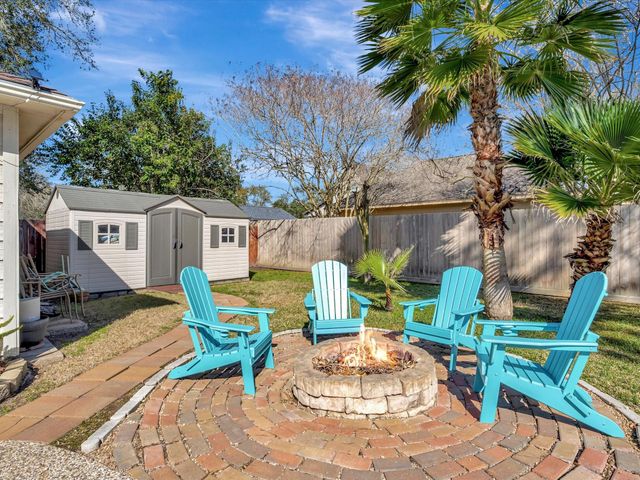 714 Crestwood Drive, El Lago, TX 77586