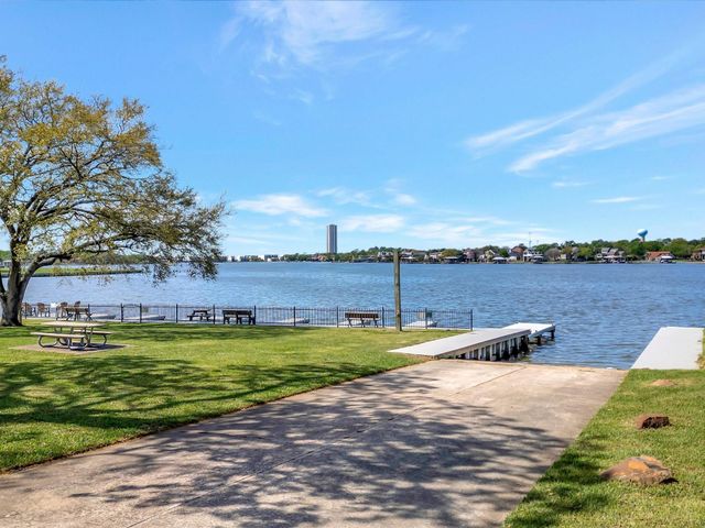 714 Crestwood Drive, El Lago, TX 77586