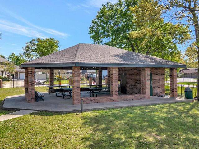 714 Crestwood Drive, El Lago, TX 77586