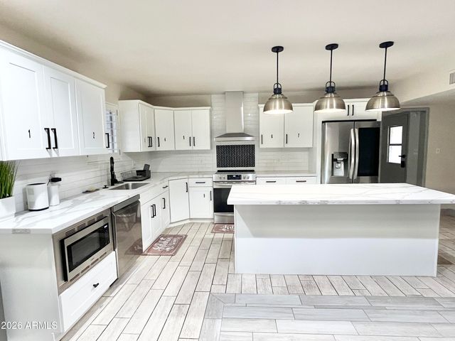 5527 W MORTEN Avenue, Glendale, AZ 85301