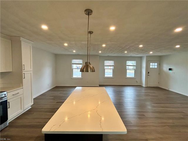 3001 Guenevere DR, Chesapeake, VA 23323