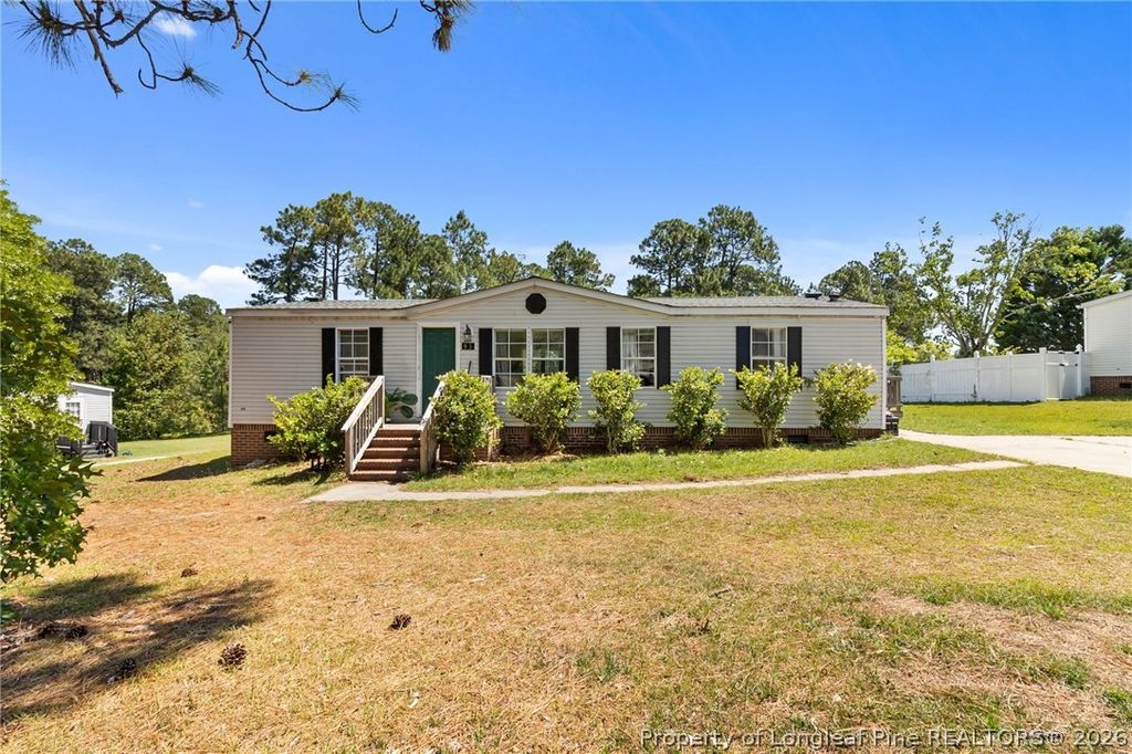 93 Castle Wood, Sanford, NC 27332 — exterior
