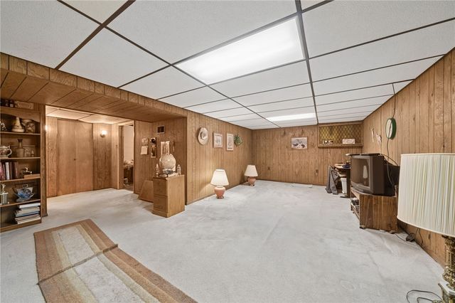 13479 Louise Dr, North Huntingdon, PA 15642