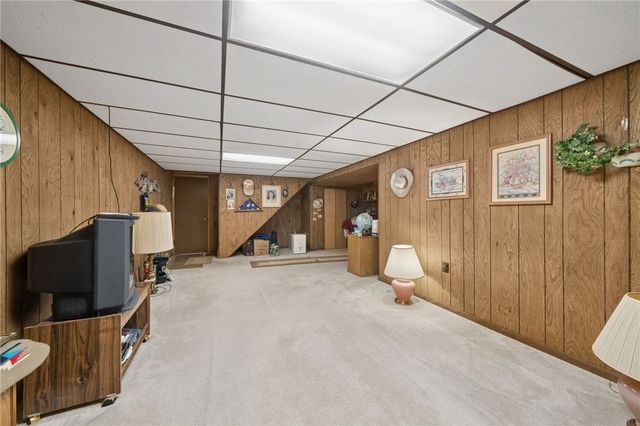 13479 Louise Dr, North Huntingdon, PA 15642