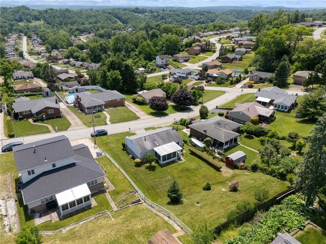 13479 Louise Dr, North Huntingdon, PA 15642