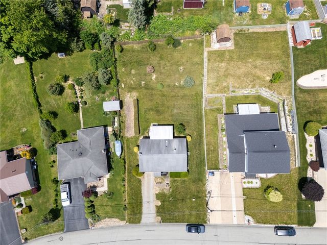 13479 Louise Dr, North Huntingdon, PA 15642
