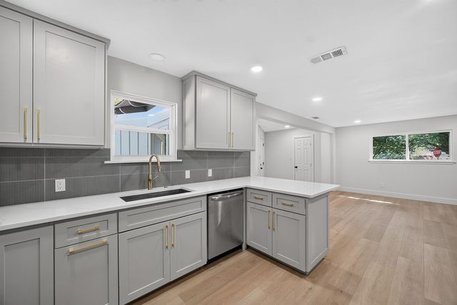4750 Cockrell Avenue, Fort Worth, TX 76133