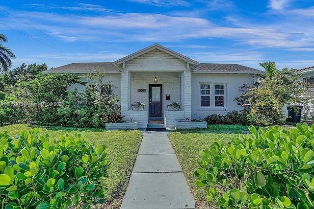 8900 Harding Ave, Surfside, FL 33154