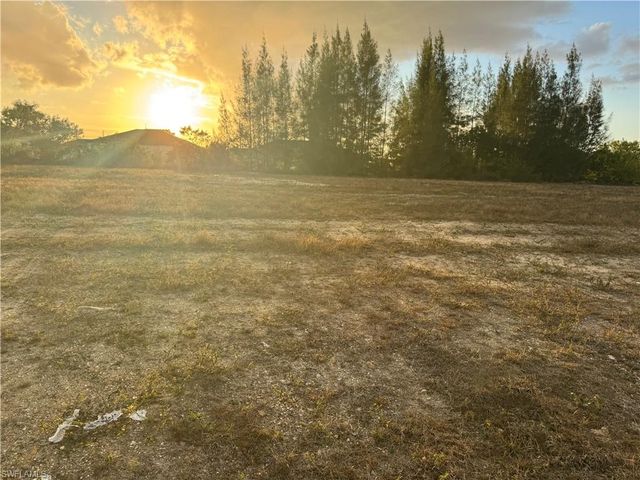 907 NE 1st AVE, Cape Coral, FL 33909