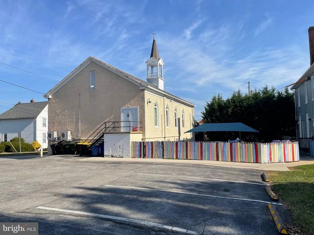 2 PARK ST, Shrewsbury, PA 17361