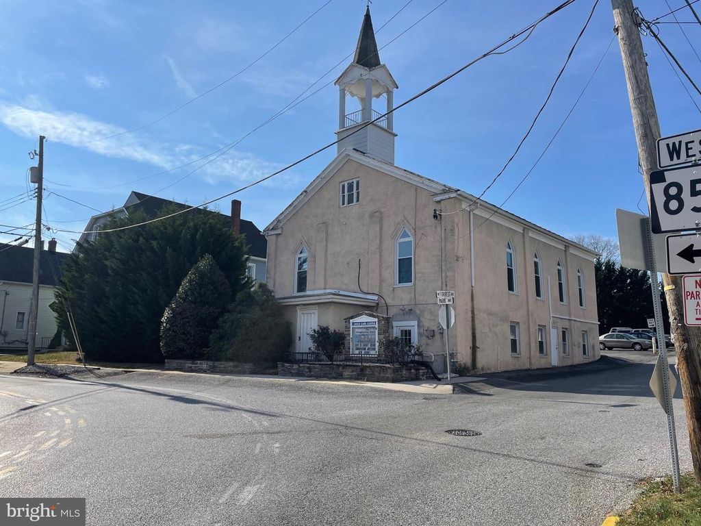 2 PARK ST, Shrewsbury, PA 17361