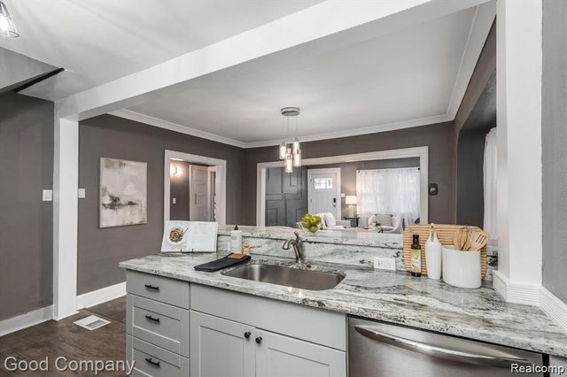 359 E Saratoga Street, Ferndale, MI 48220