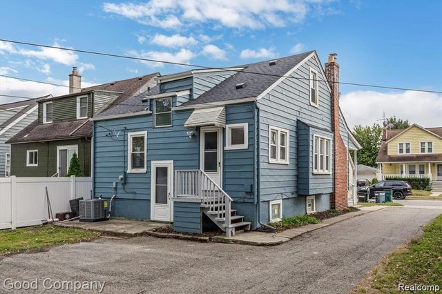 359 E Saratoga Street, Ferndale, MI 48220