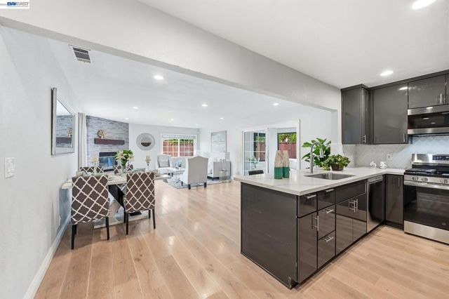 31333 San Andreas Dr, Union City, CA 94587