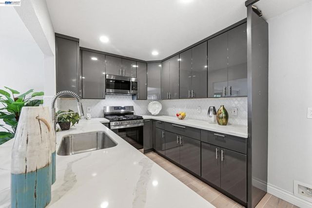 31333 San Andreas Dr, Union City, CA 94587