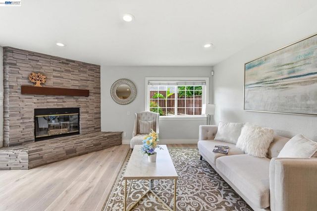 31333 San Andreas Dr, Union City, CA 94587