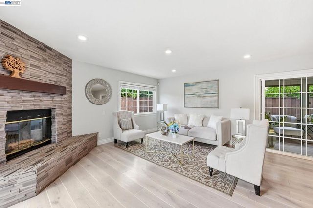 31333 San Andreas Dr, Union City, CA 94587