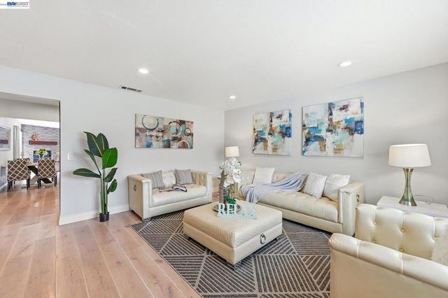 31333 San Andreas Dr, Union City, CA 94587