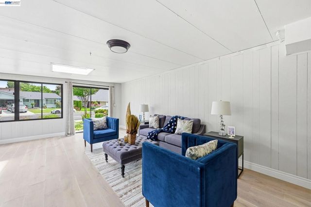 31333 San Andreas Dr, Union City, CA 94587