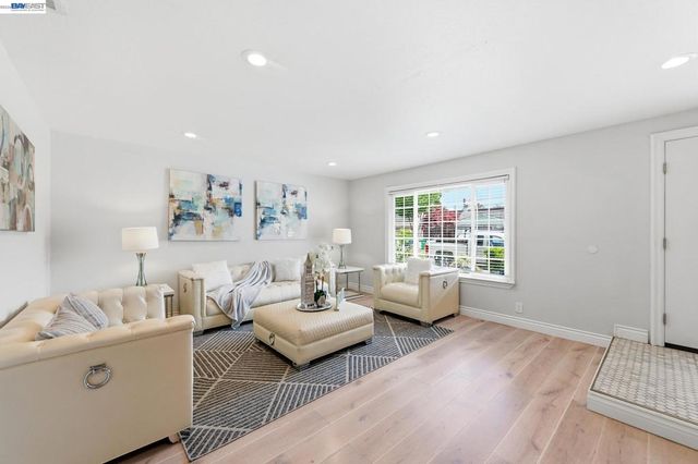 31333 San Andreas Dr, Union City, CA 94587