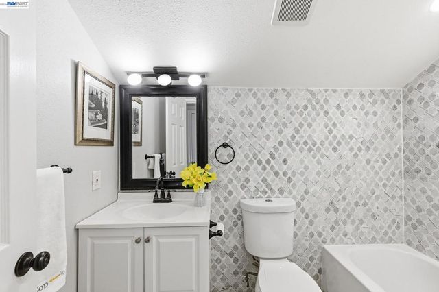31333 San Andreas Dr, Union City, CA 94587