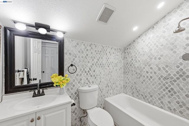 31333 San Andreas Dr, Union City, CA 94587