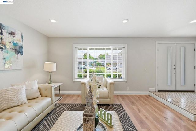 31333 San Andreas Dr, Union City, CA 94587