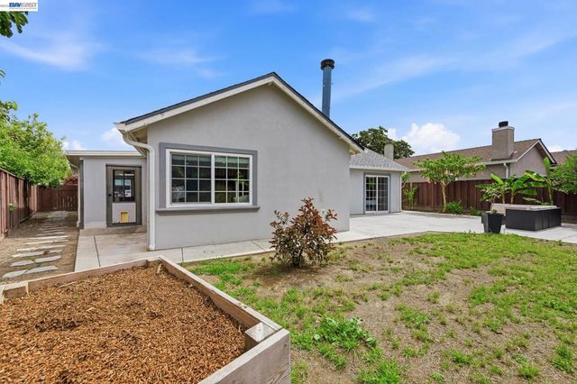 31333 San Andreas Dr, Union City, CA 94587