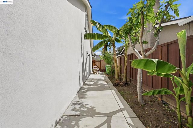 31333 San Andreas Dr, Union City, CA 94587