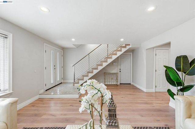 31333 San Andreas Dr, Union City, CA 94587