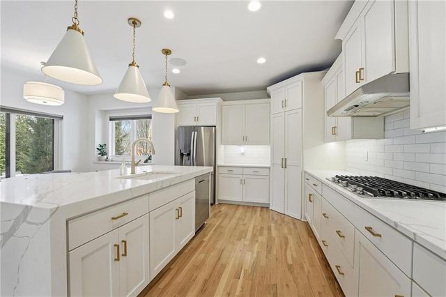 3012 W 91st Street, Leawood, KS 66206