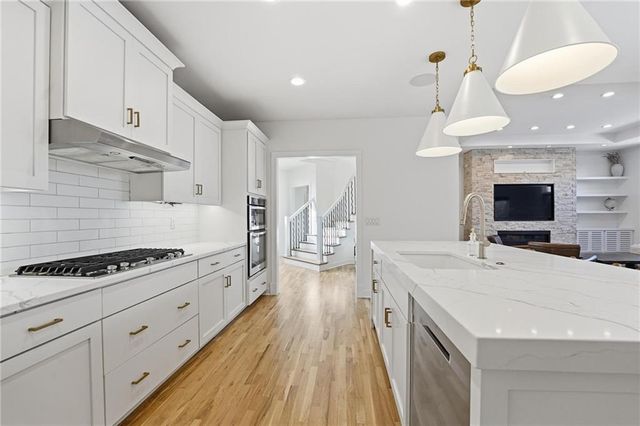 3012 W 91st Street, Leawood, KS 66206